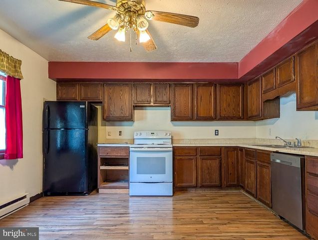 1158 CREEKSIDE DR, Altoona, PA 16601