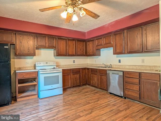 1158 CREEKSIDE DR, Altoona, PA 16601