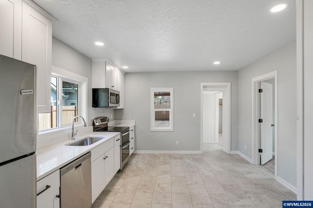 856 Highland Av NE, Salem, OR 97301