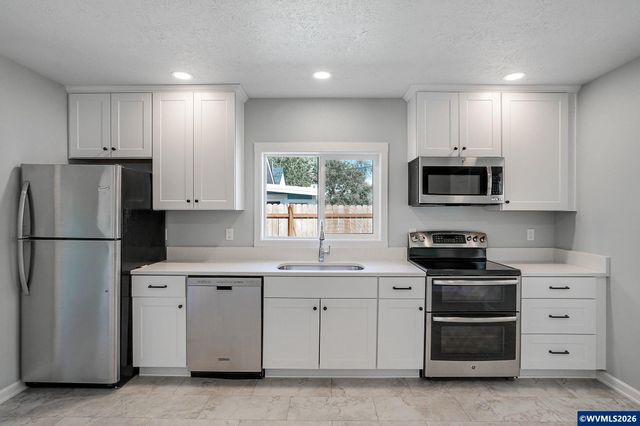 856 Highland Av NE, Salem, OR 97301