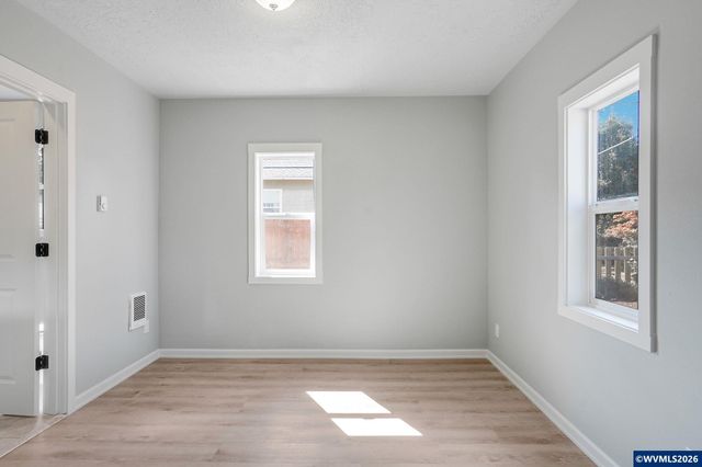 856 Highland Av NE, Salem, OR 97301