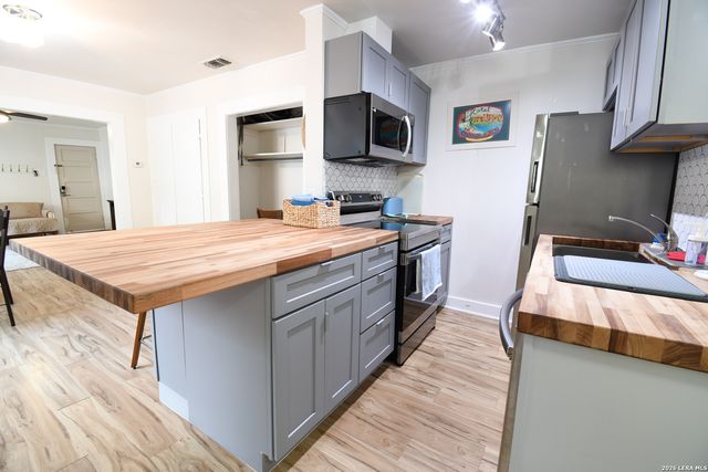 210 Mission St, San Antonio, TX 78210