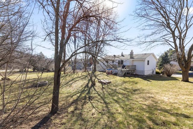 816 Magnolia DRIVE, Waukesha, WI 53188