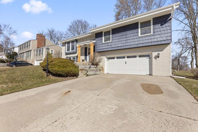 816 Magnolia DRIVE, Waukesha, WI 53188