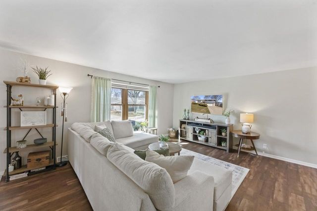 816 Magnolia DRIVE, Waukesha, WI 53188