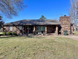 1205 N 8th Street, Henryetta, OK 74437