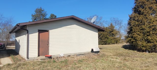 15400 N Heron Lane, Bluford, IL 62814