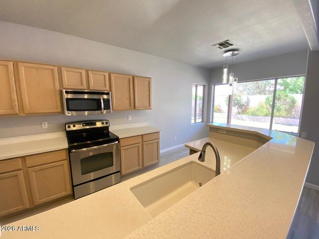 3358 E WICKIEUP Lane, Phoenix, AZ 85050