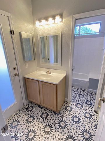 3358 E WICKIEUP Lane, Phoenix, AZ 85050