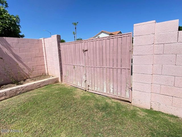 3358 E WICKIEUP Lane, Phoenix, AZ 85050