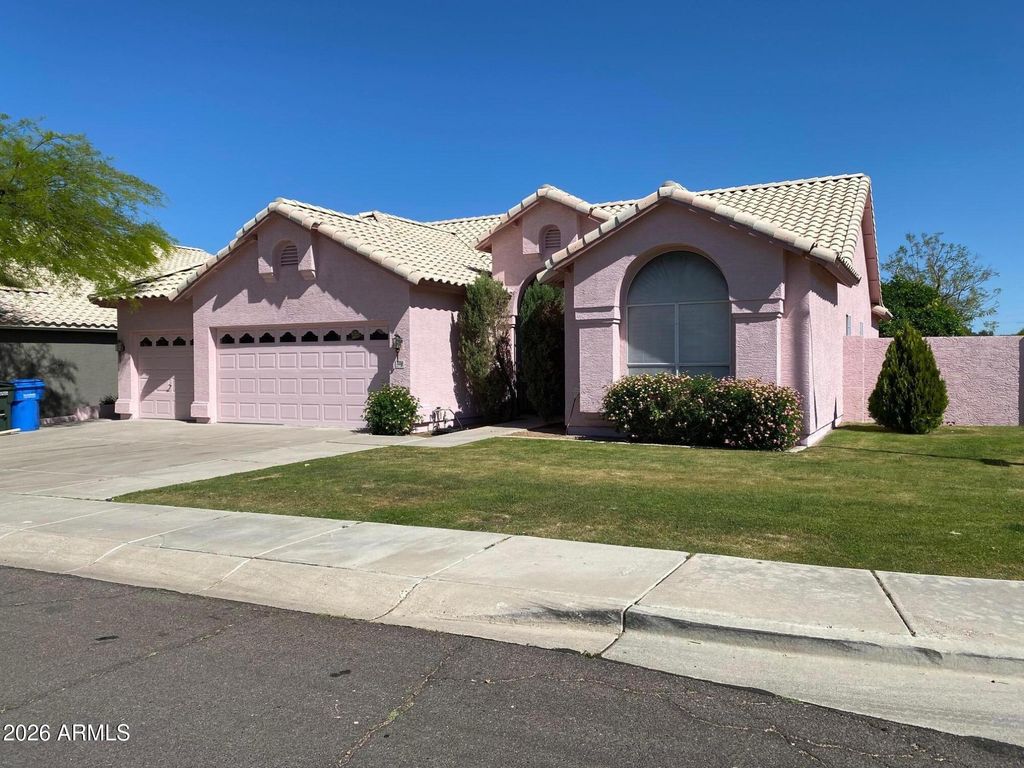 3358 E WICKIEUP Lane, Phoenix, AZ 85050