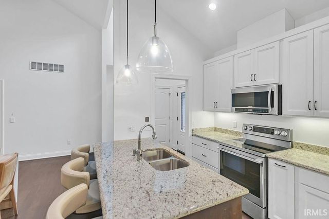 3782 E Regents Court, Bloomington, IN 47401