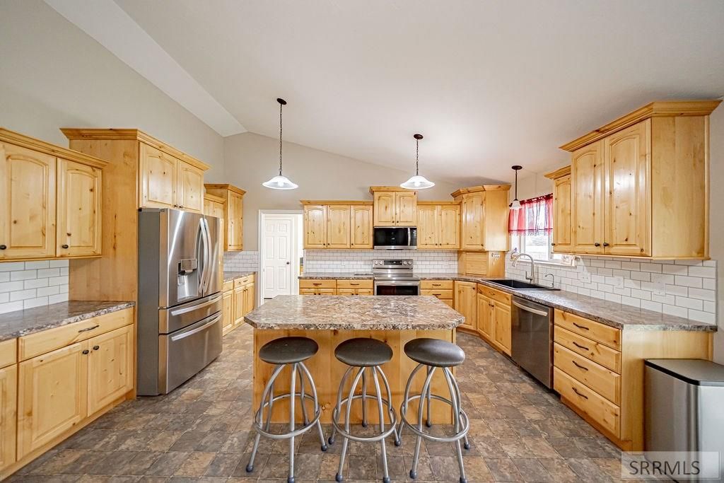 Image 4 of property listing at 4 N 3700 E, Rigby, ID 83442
