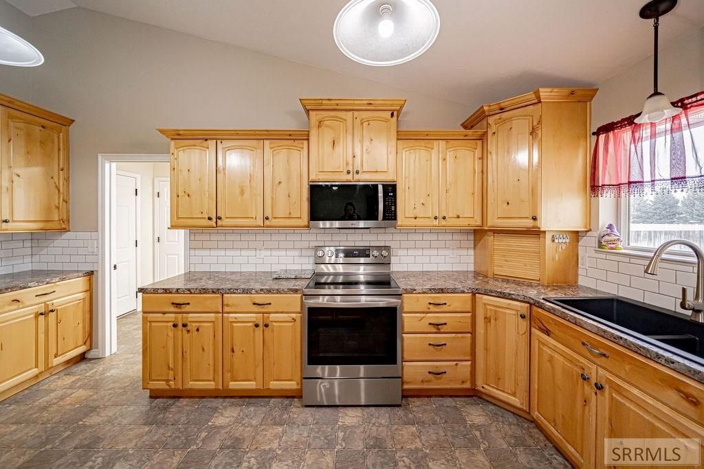 Image 9 of property listing at 4 N 3700 E, Rigby, ID 83442