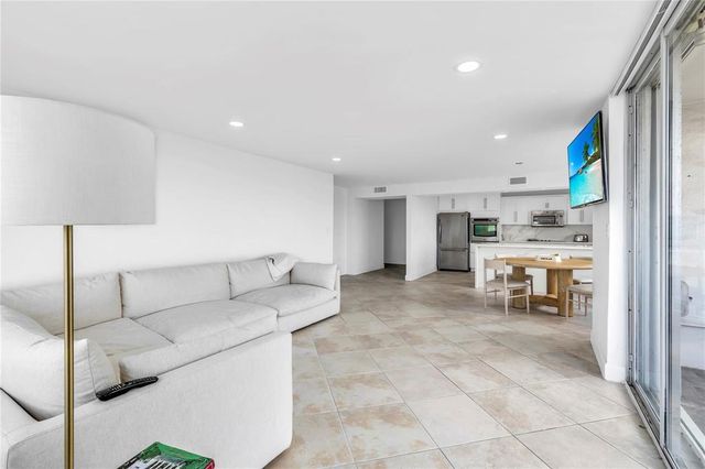 2750 NE 183rd Street 2202, Aventura, FL 33160