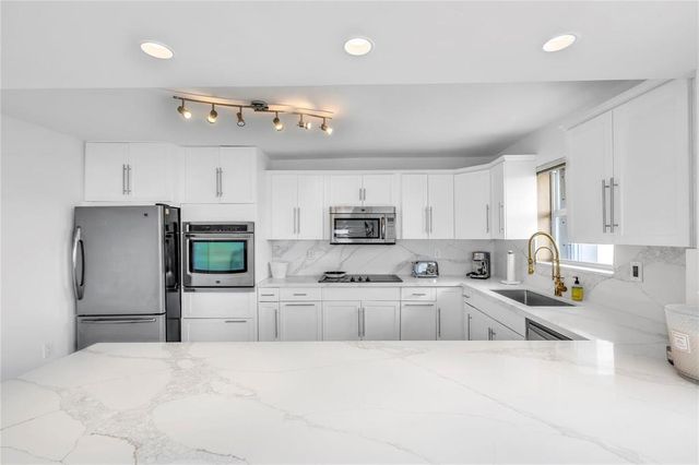 2750 NE 183rd Street 2202, Aventura, FL 33160