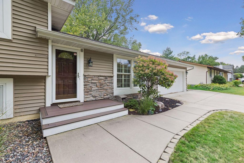10735 102nd Avenue N, Maple Grove, MN 55369 — photo 2