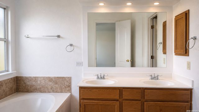 10710 Diamond Rock, San Antonio, TX 78251