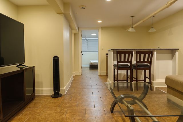 207 W Quincy Street GARD, Riverside, IL 60546