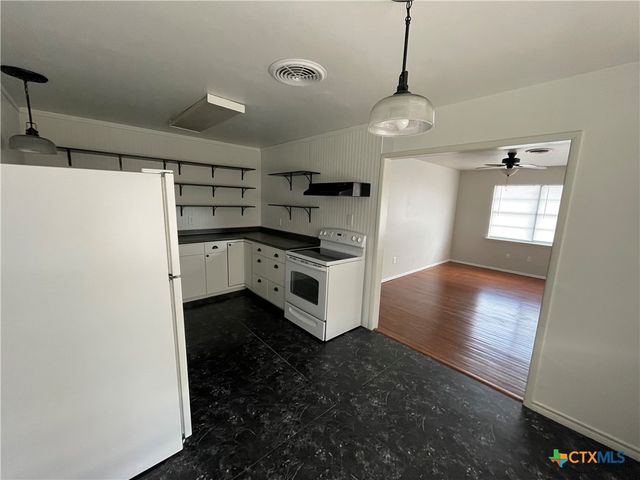 1005 Phil Avenue, Copperas Cove, TX 76522