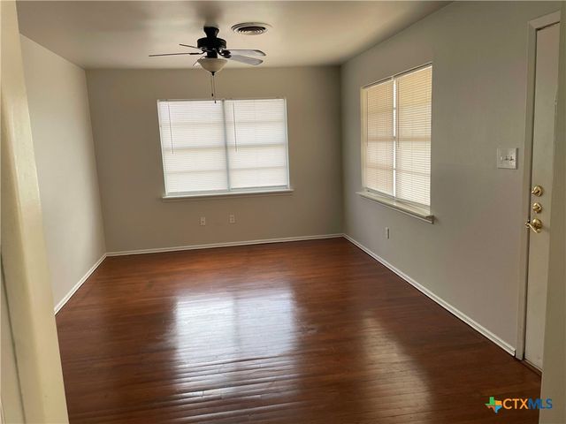 1005 Phil Avenue, Copperas Cove, TX 76522