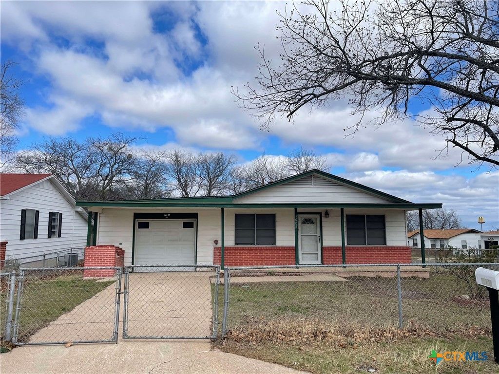 1005 Phil Avenue, Copperas Cove, TX 76522