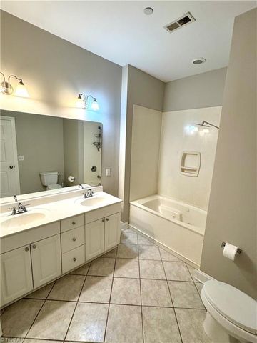 360 S Elm Street 208, Greensboro, NC 27401