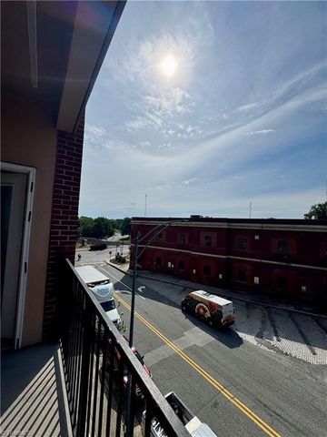 360 S Elm Street 208, Greensboro, NC 27401
