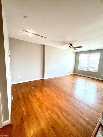 360 S Elm Street 208, Greensboro, NC 27401