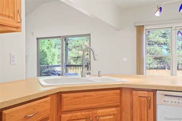 6273 Boulder Drive, Flushing, MI 48433