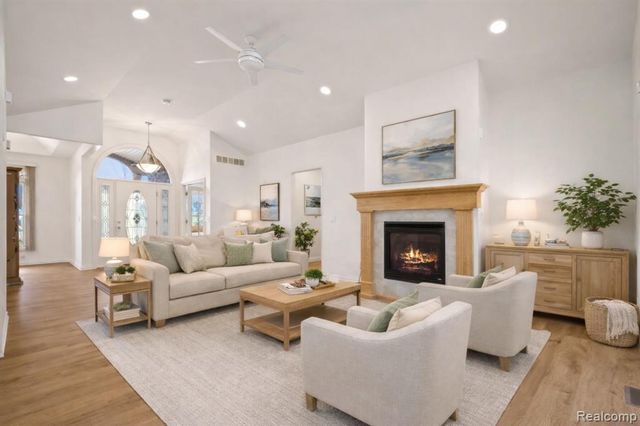 6273 Boulder Drive, Flushing, MI 48433