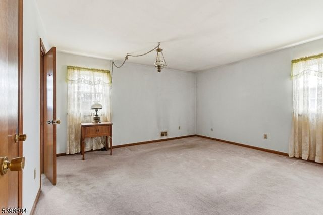 10 Red Oak Way, Bridgewater Twp., NJ 08807