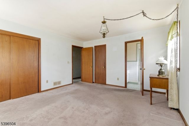 10 Red Oak Way, Bridgewater Twp., NJ 08807