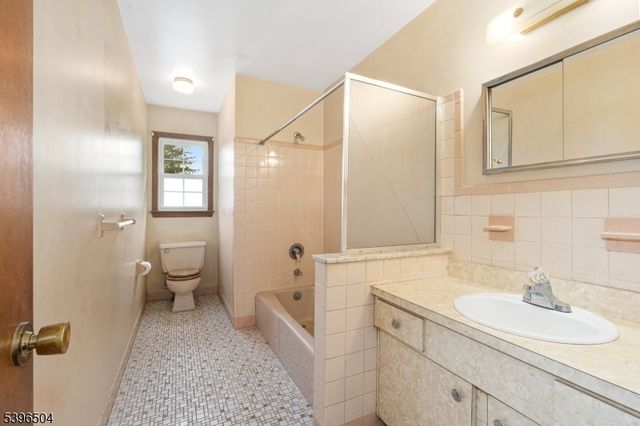 10 Red Oak Way, Bridgewater Twp., NJ 08807