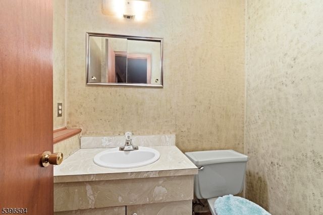 10 Red Oak Way, Bridgewater Twp., NJ 08807