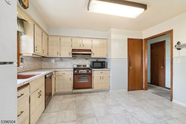 10 Red Oak Way, Bridgewater Twp., NJ 08807