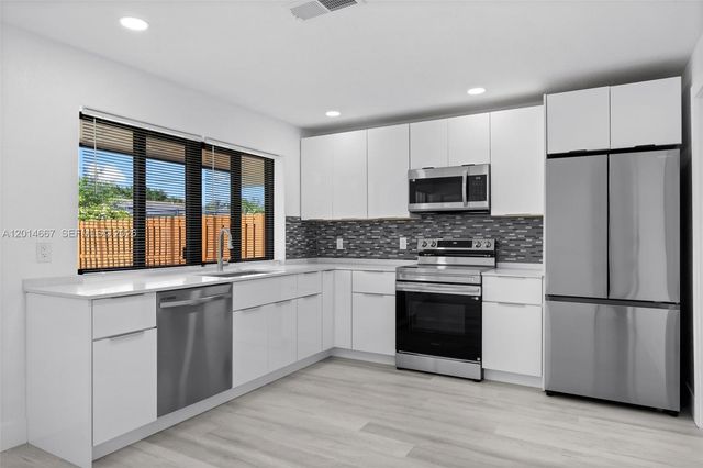 10171 NW 24th St, Sunrise, FL 33322