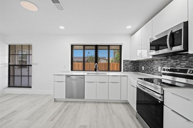 10171 NW 24th St, Sunrise, FL 33322