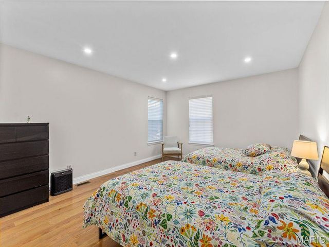 5459 Kenrick Parke Drive, St Louis, MO 63119