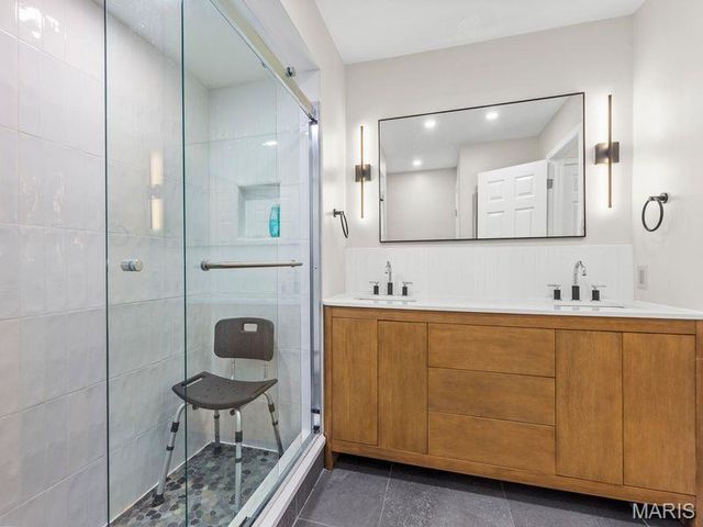 5459 Kenrick Parke Drive, St Louis, MO 63119