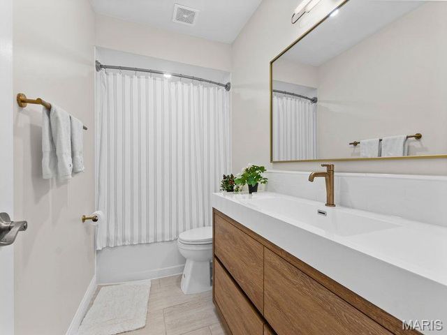 5459 Kenrick Parke Drive, St Louis, MO 63119