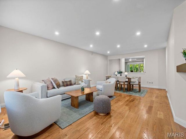 5459 Kenrick Parke Drive, St Louis, MO 63119