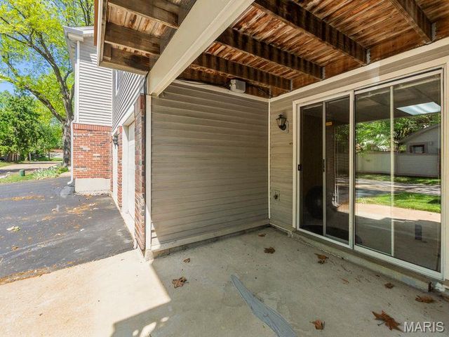5459 Kenrick Parke Drive, St Louis, MO 63119