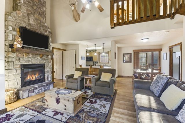 75 Pool Side Way, Branson West, MO 65737
