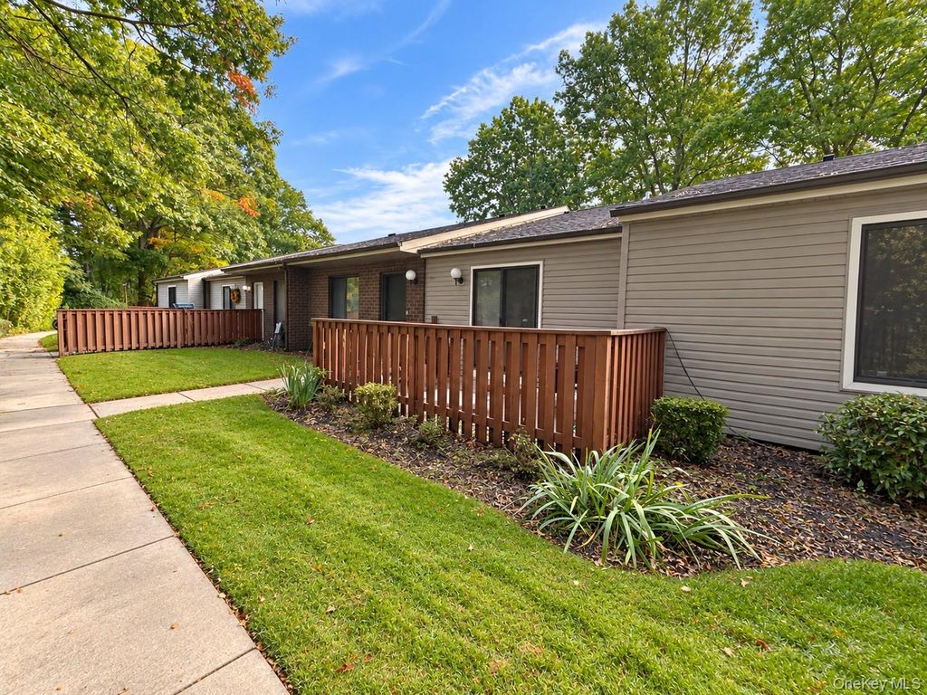 780 Hilltop Court, Coram, NY 11727 — photo 2