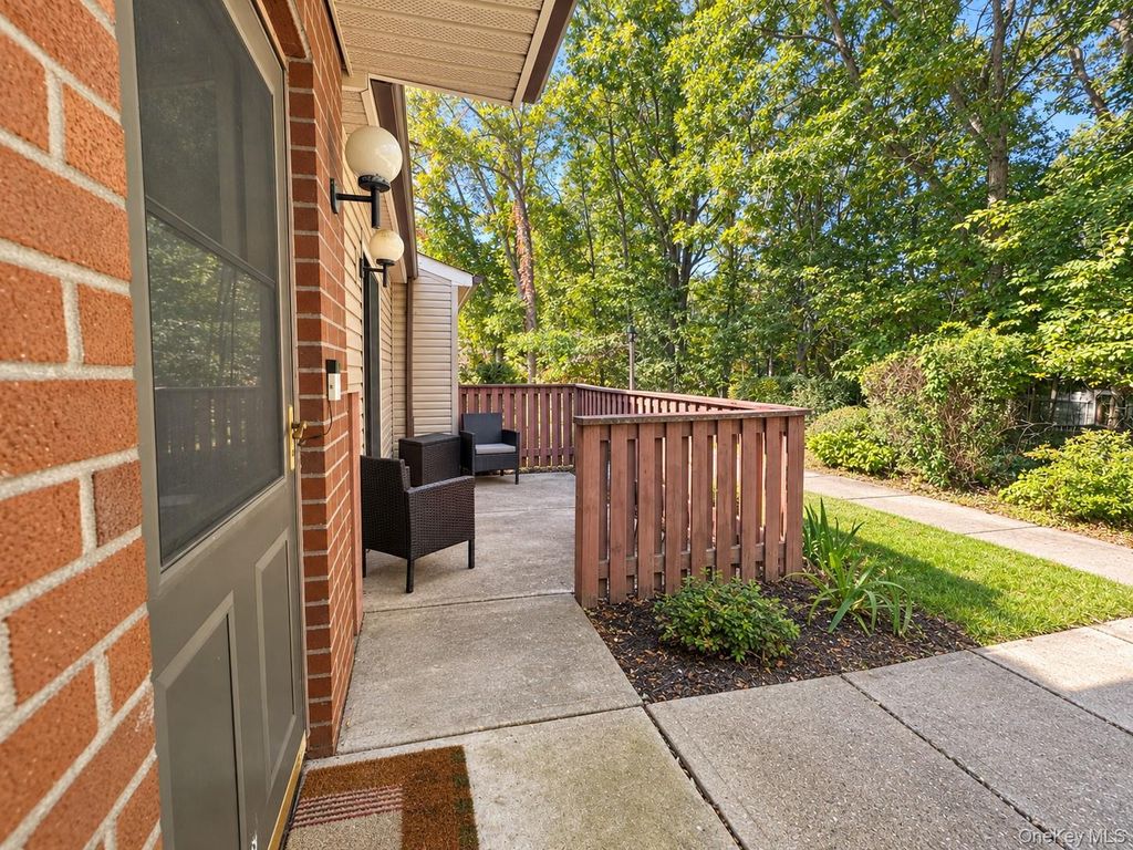 780 Hilltop Court, Coram, NY 11727 — photo 3