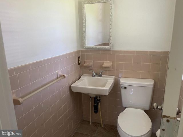 1812 SNYDER RD, Warsaw, VA 22572