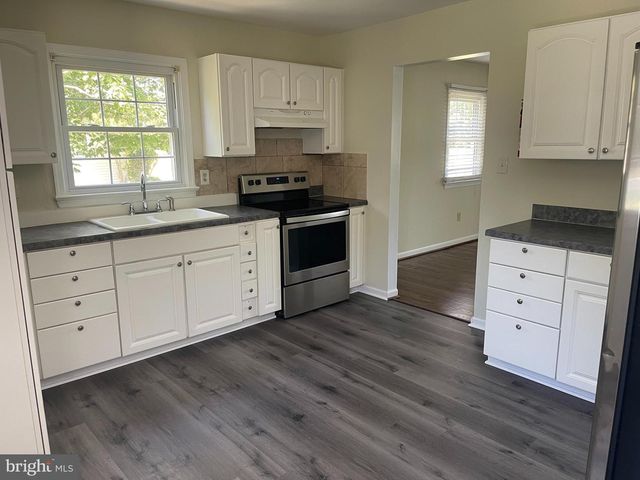 1812 SNYDER RD, Warsaw, VA 22572