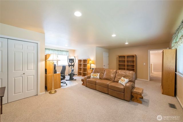 24412 214th Avenue SE, Maple Valley, WA 98038