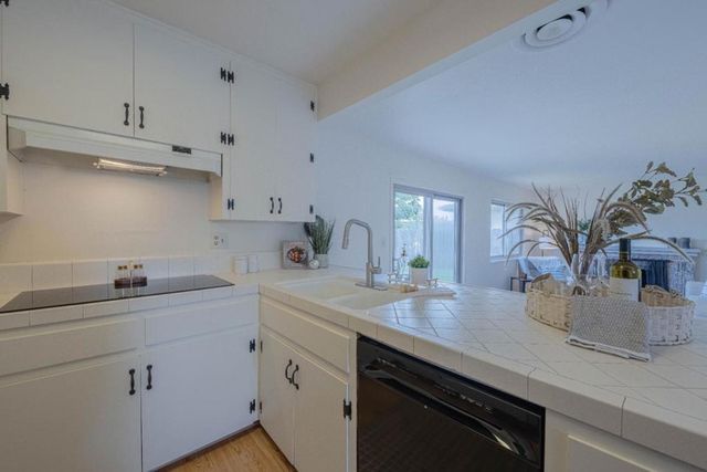 572 Inca Way, Salinas, CA 93906